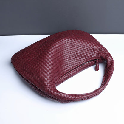 Crescent shaped women's bag hand woven hand-held dumpling bag