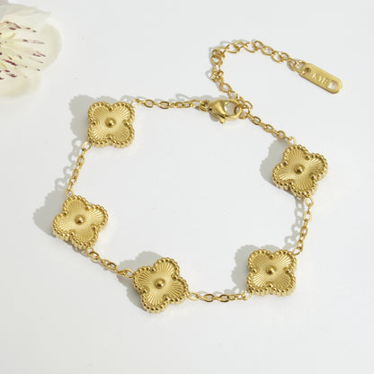 This four-leaf clover is plated with 18k gold titanium steel lucky four-leaf clover bracelet necklace