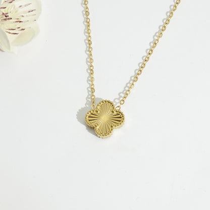 This four-leaf clover is plated with 18k gold titanium steel lucky four-leaf clover bracelet necklace